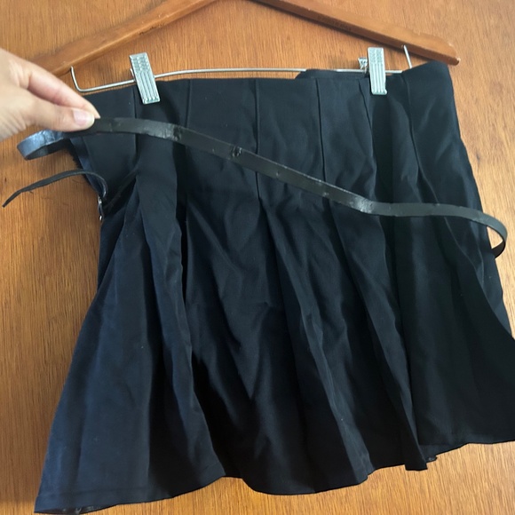 Burberry women’s kilt skirt - Picture 6 of 9
